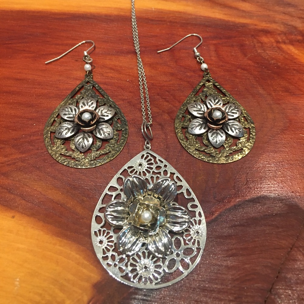 Vintage Necklace & Earrings Set Flower w Pearl